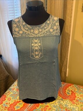 Sweet Wanderer Blue Sleeveless Embroidered Tank Top